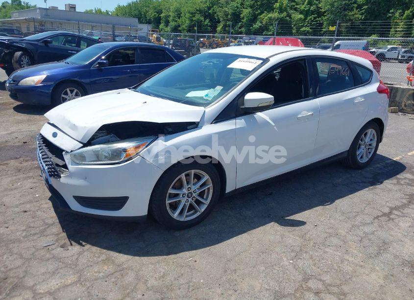 Photo 2 of 2015 Ford Focus SE (VIN 1FADP3K28FL223574)