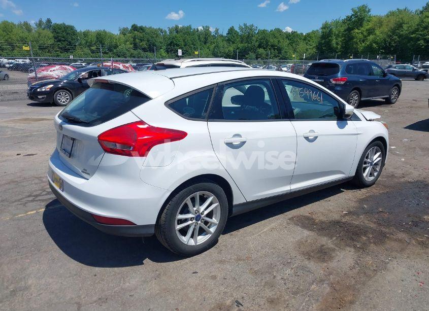 Photo 4 of 2015 Ford Focus SE (VIN 1FADP3K28FL223574)