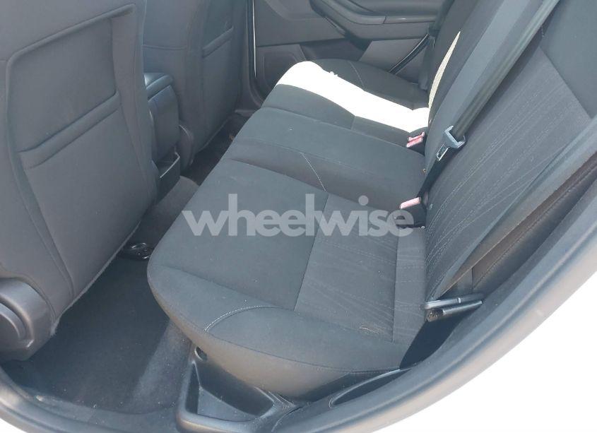 Photo 8 of 2015 Ford Focus SE (VIN 1FADP3K28FL223574)