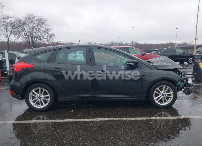 Photo 13 of 2015 Ford Focus SE (VIN 1FADP3K28FL242545)
