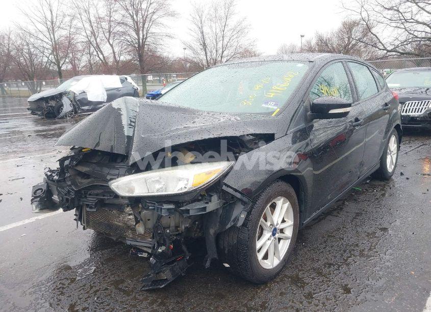 Photo 2 of 2015 Ford Focus SE (VIN 1FADP3K28FL242545)
