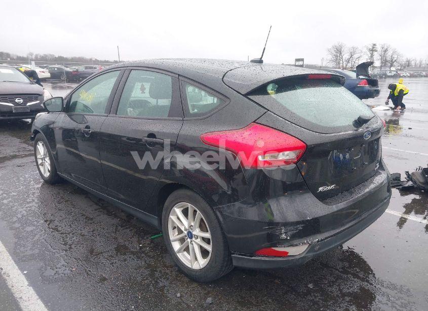 Photo 3 of 2015 Ford Focus SE (VIN 1FADP3K28FL242545)