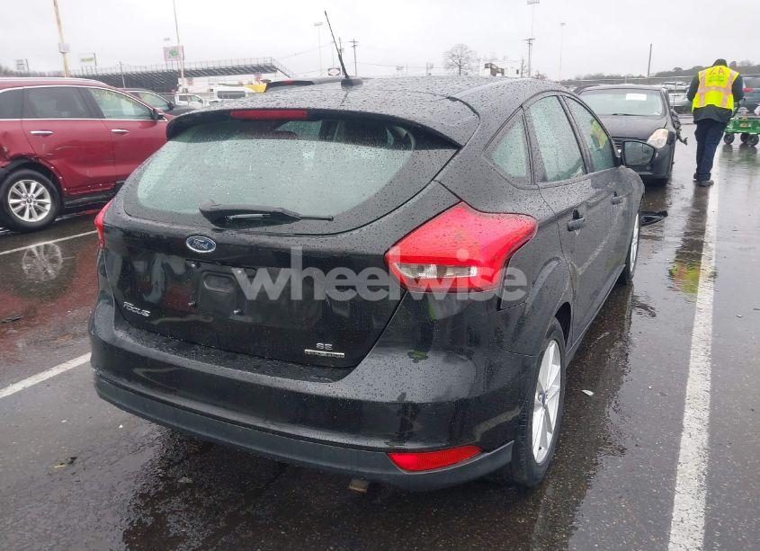 Photo 4 of 2015 Ford Focus SE (VIN 1FADP3K28FL242545)