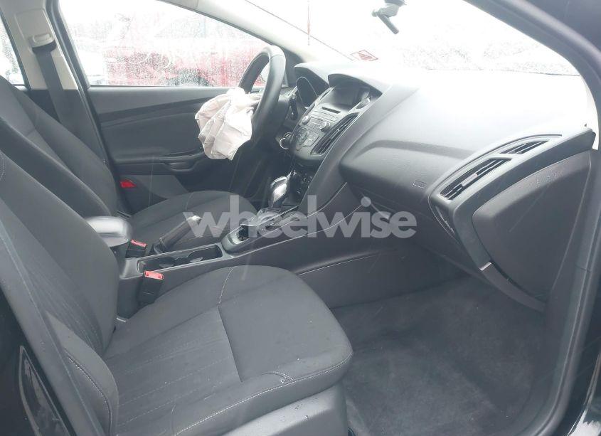 Photo 5 of 2015 Ford Focus SE (VIN 1FADP3K28FL242545)