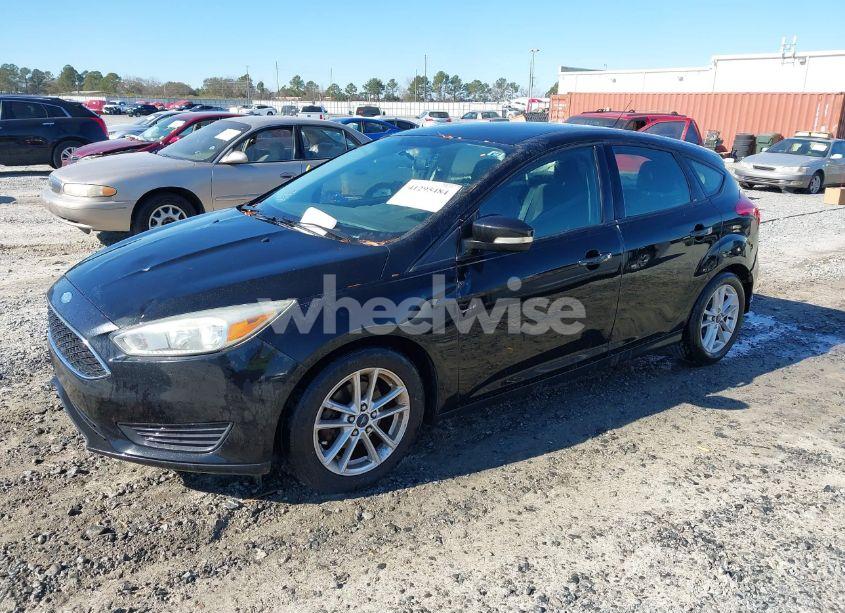 Photo 2 of 2015 Ford Focus SE (VIN 1FADP3K28FL264853)
