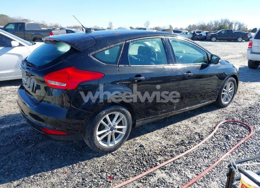 Photo 4 of 2015 Ford Focus SE (VIN 1FADP3K28FL264853)
