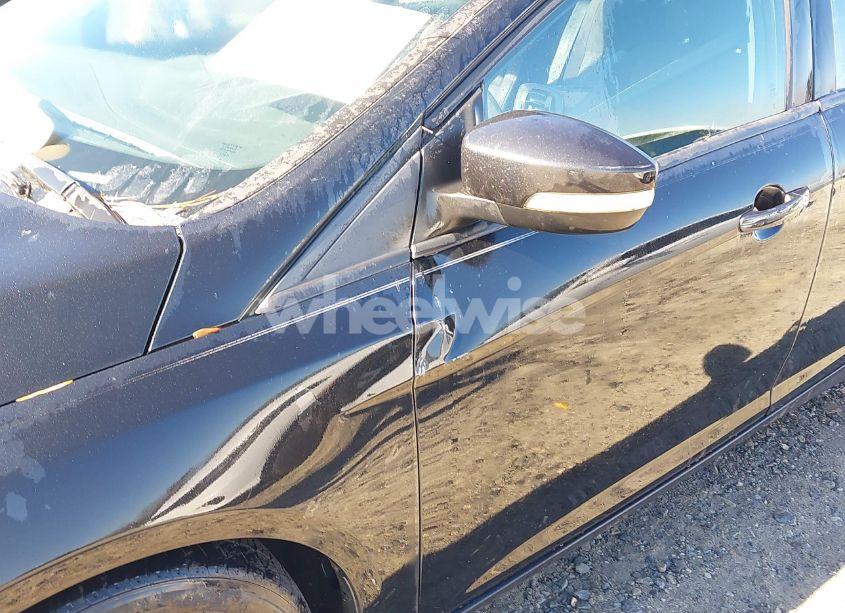 Photo 6 of 2015 Ford Focus SE (VIN 1FADP3K28FL264853)