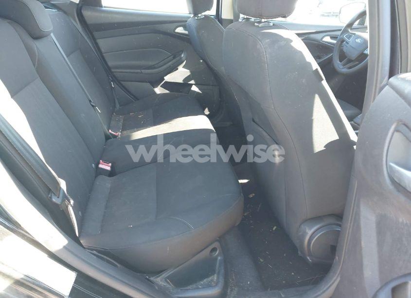 Photo 8 of 2015 Ford Focus SE (VIN 1FADP3K28FL264853)