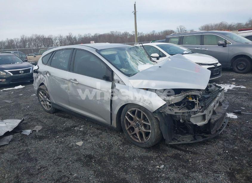 2015 Ford Focus SE (VIN 1FADP3K28FL270670) main photo
