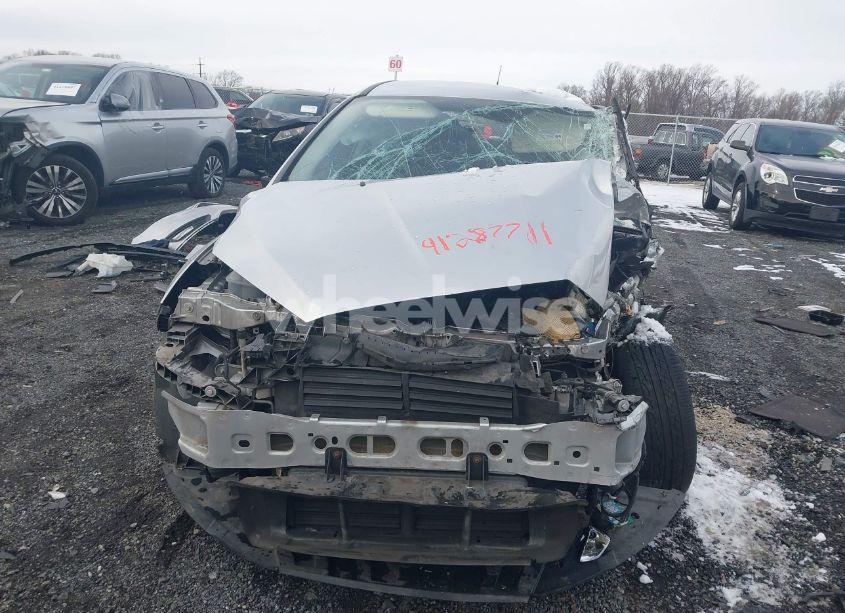 Photo 13 of 2015 Ford Focus SE (VIN 1FADP3K28FL270670)