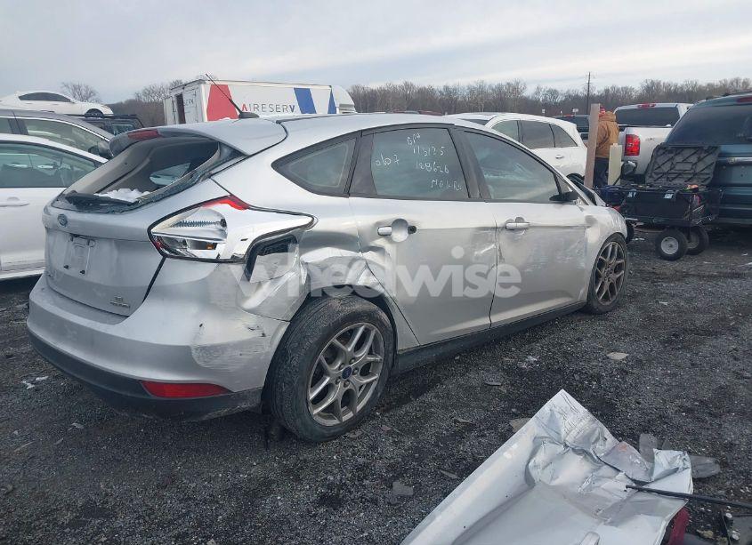 Photo 4 of 2015 Ford Focus SE (VIN 1FADP3K28FL270670)
