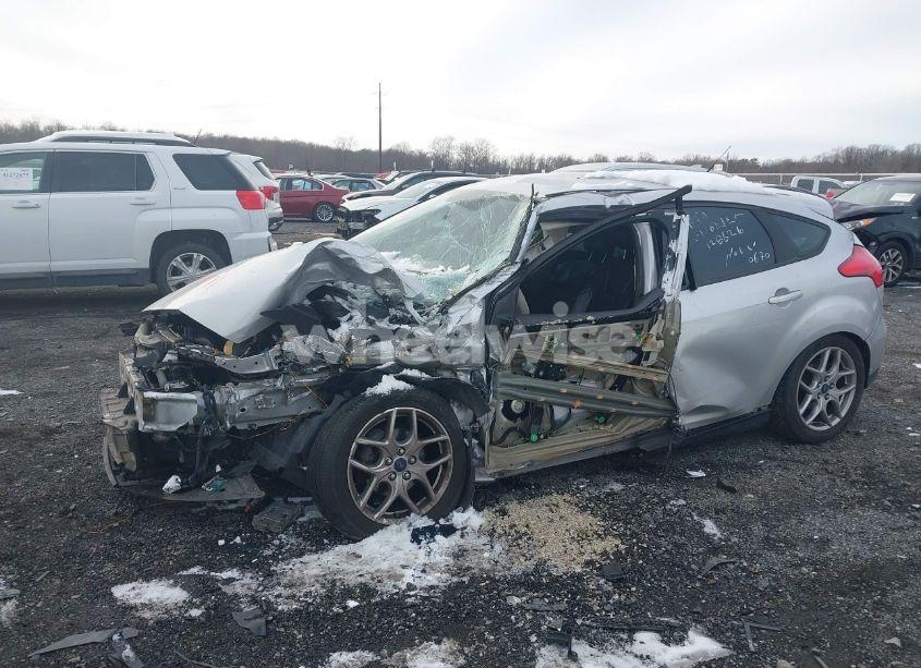 Photo 6 of 2015 Ford Focus SE (VIN 1FADP3K28FL270670)