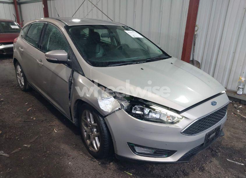 2015 Ford Focus SE (VIN 1FADP3K28FL286447) main photo