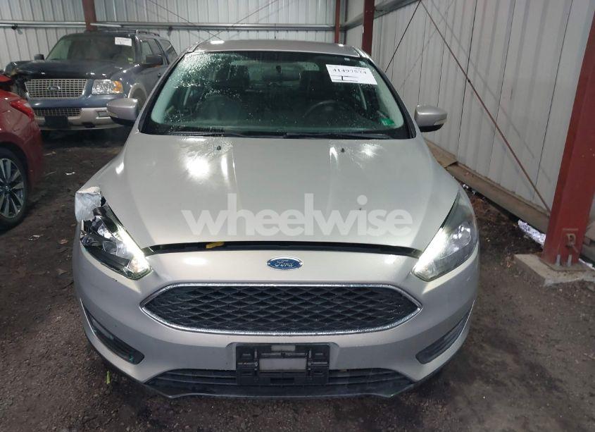 Photo 12 of 2015 Ford Focus SE (VIN 1FADP3K28FL286447)