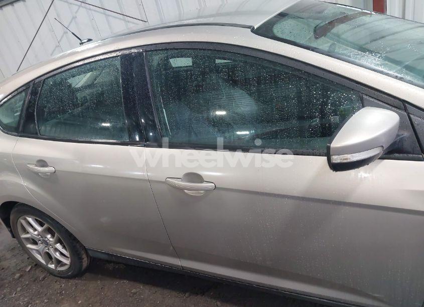 Photo 13 of 2015 Ford Focus SE (VIN 1FADP3K28FL286447)