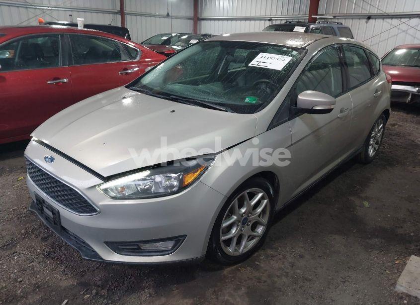 Photo 2 of 2015 Ford Focus SE (VIN 1FADP3K28FL286447)