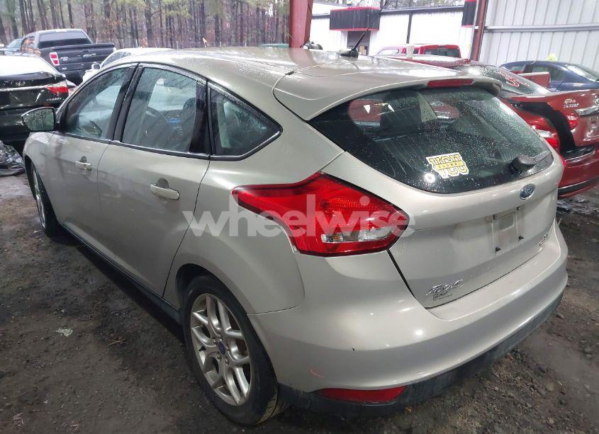 Photo 3 of 2015 Ford Focus SE (VIN 1FADP3K28FL286447)