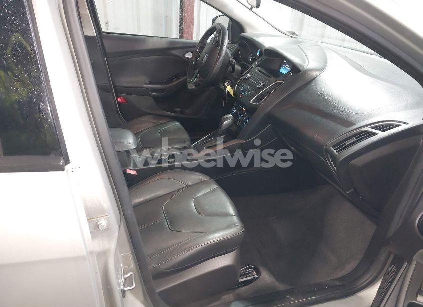 Photo 5 of 2015 Ford Focus SE (VIN 1FADP3K28FL286447)