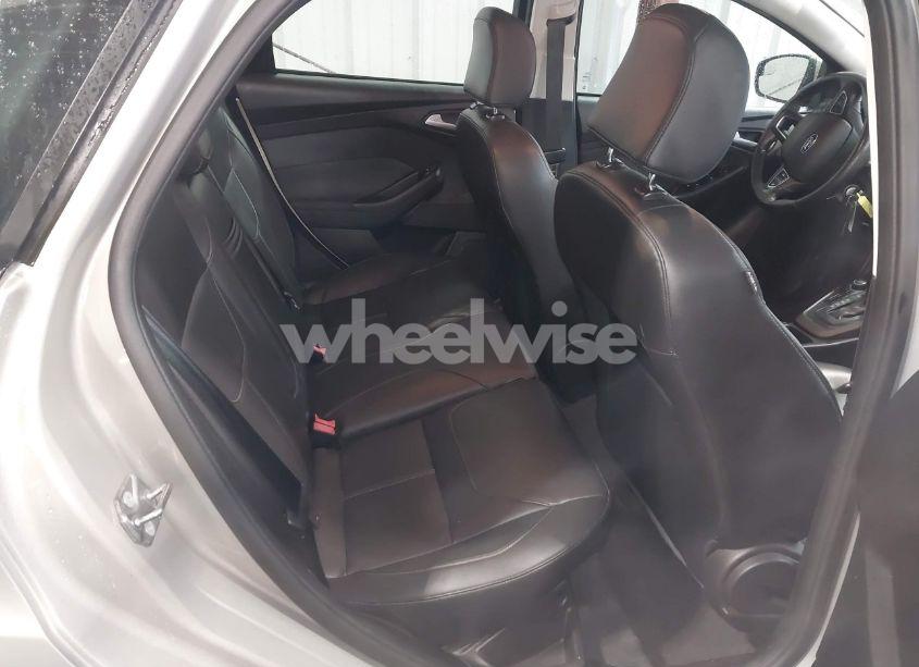 Photo 8 of 2015 Ford Focus SE (VIN 1FADP3K28FL286447)