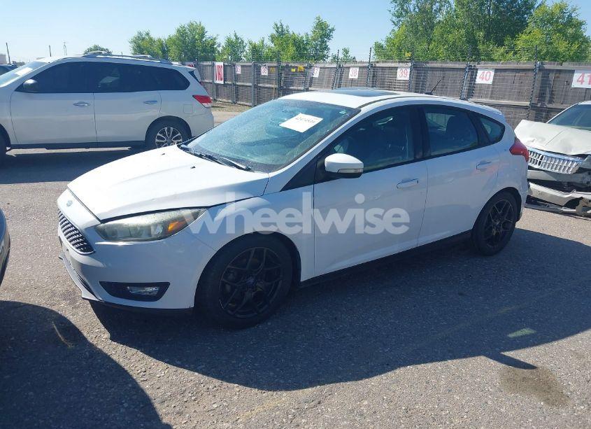 Photo 2 of 2015 Ford Focus SE (VIN 1FADP3K28FL287307)