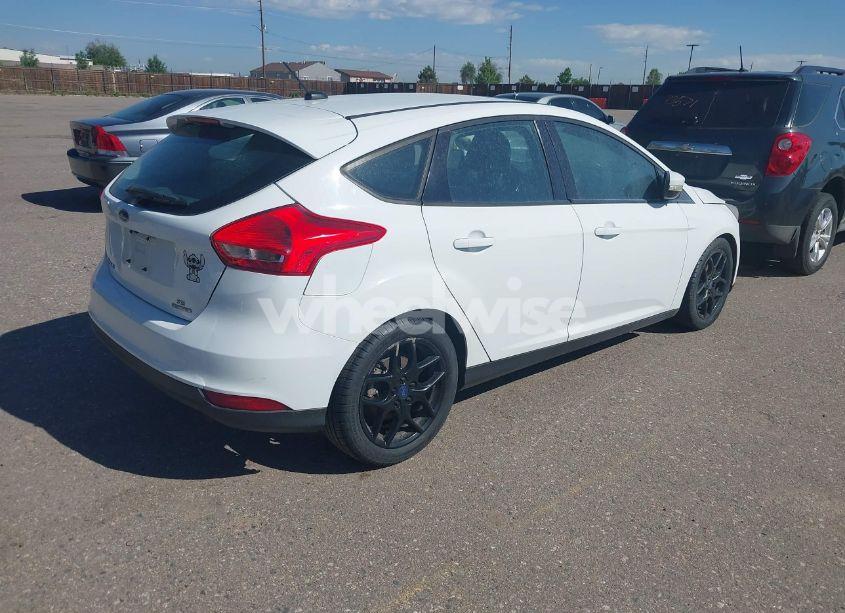 Photo 4 of 2015 Ford Focus SE (VIN 1FADP3K28FL287307)