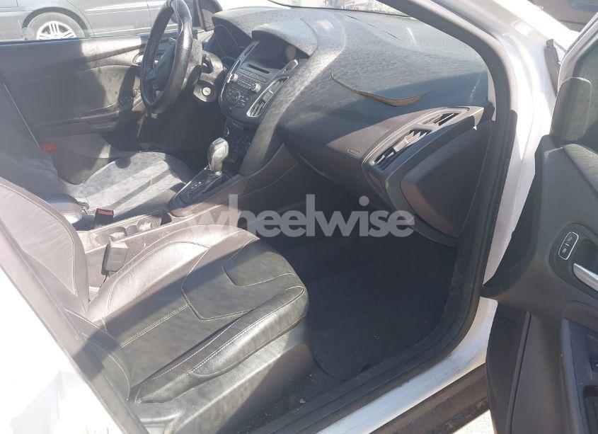 Photo 5 of 2015 Ford Focus SE (VIN 1FADP3K28FL287307)