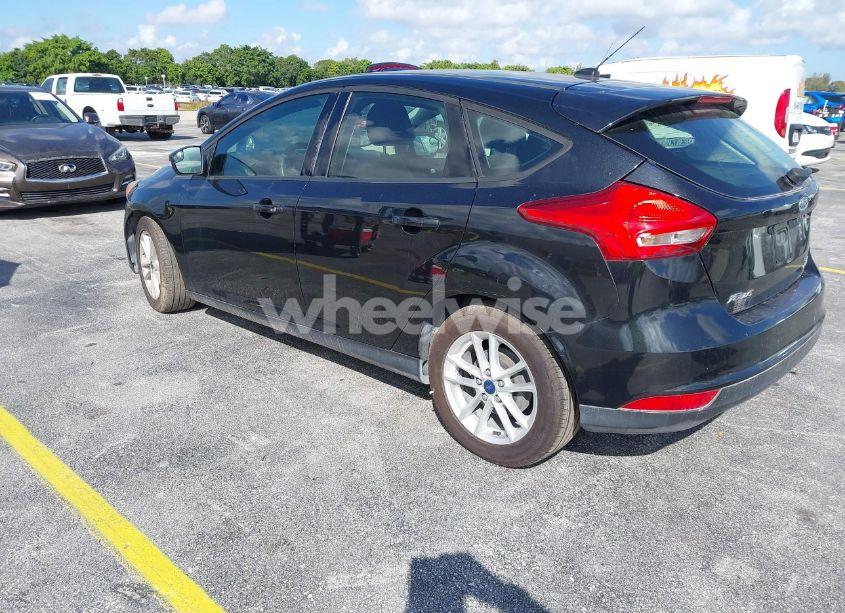 Photo 3 of 2015 Ford Focus SE (VIN 1FADP3K28FL307328)