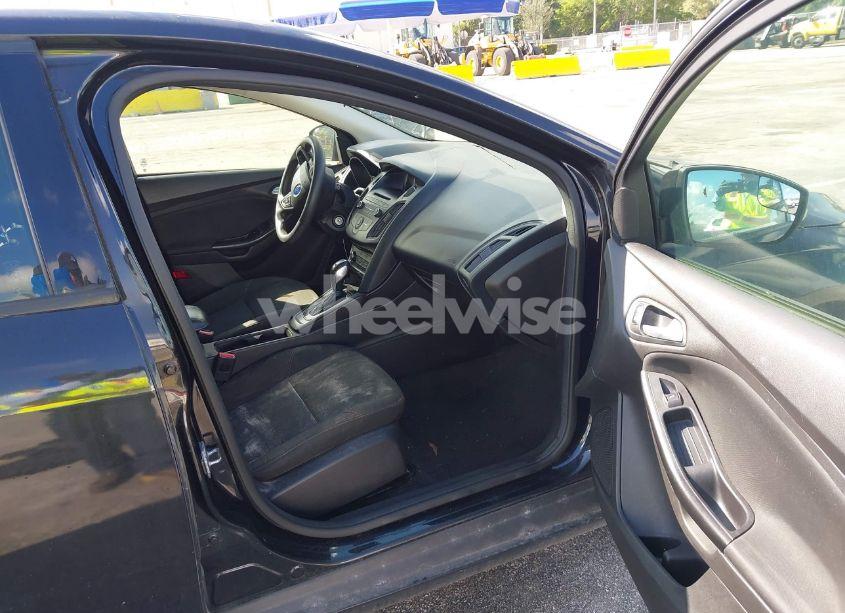 Photo 5 of 2015 Ford Focus SE (VIN 1FADP3K28FL307328)