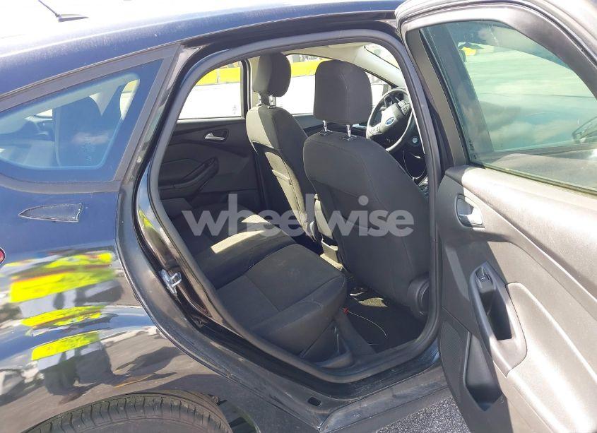 Photo 8 of 2015 Ford Focus SE (VIN 1FADP3K28FL307328)