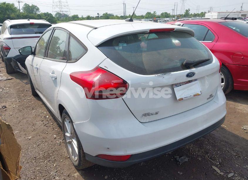 Photo 3 of 2015 Ford Focus SE (VIN 1FADP3K28FL317843)