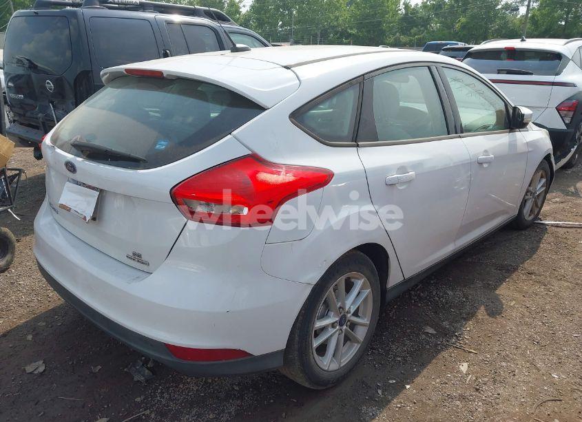 Photo 4 of 2015 Ford Focus SE (VIN 1FADP3K28FL317843)