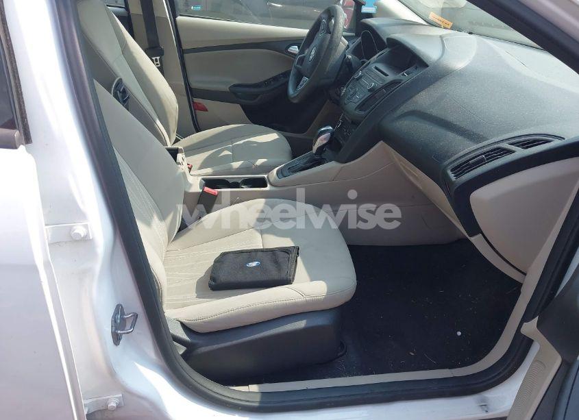 Photo 5 of 2015 Ford Focus SE (VIN 1FADP3K28FL317843)