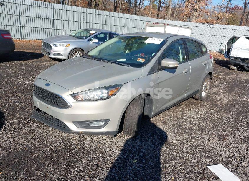 Photo 2 of 2015 Ford Focus SE (VIN 1FADP3K28FL336103)