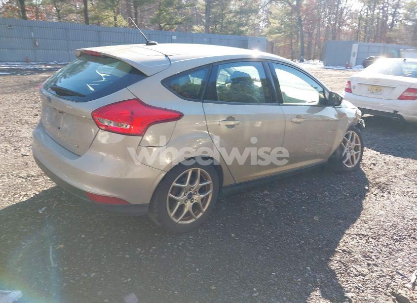 Photo 4 of 2015 Ford Focus SE (VIN 1FADP3K28FL336103)