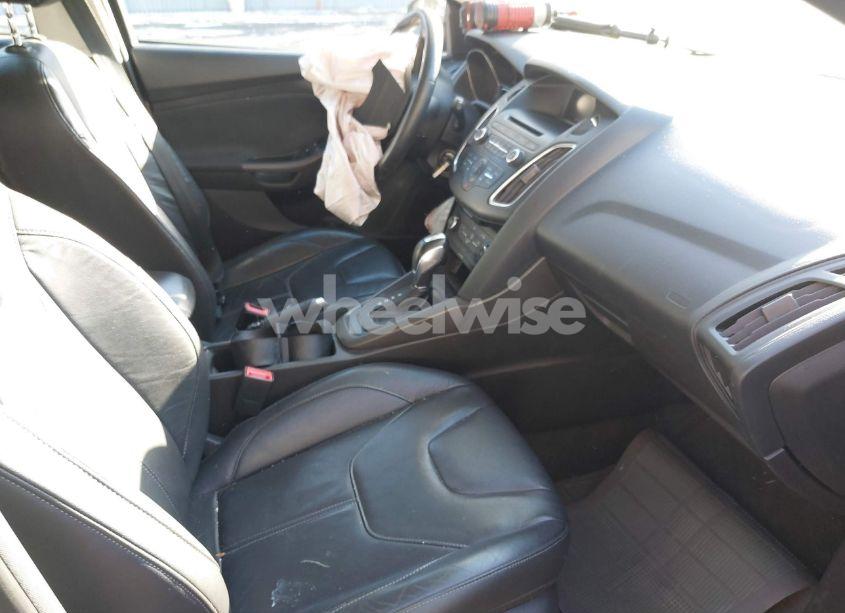 Photo 5 of 2015 Ford Focus SE (VIN 1FADP3K28FL336103)