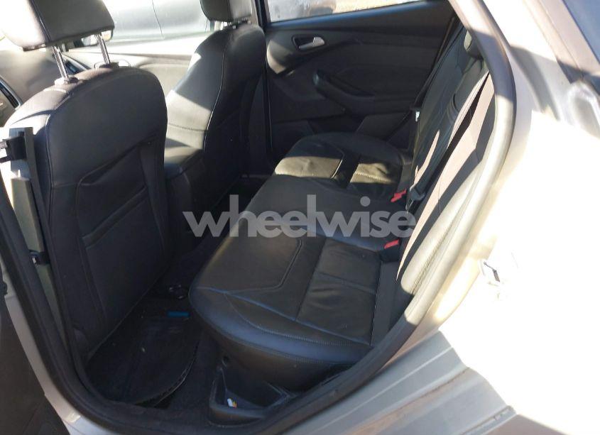 Photo 8 of 2015 Ford Focus SE (VIN 1FADP3K28FL336103)