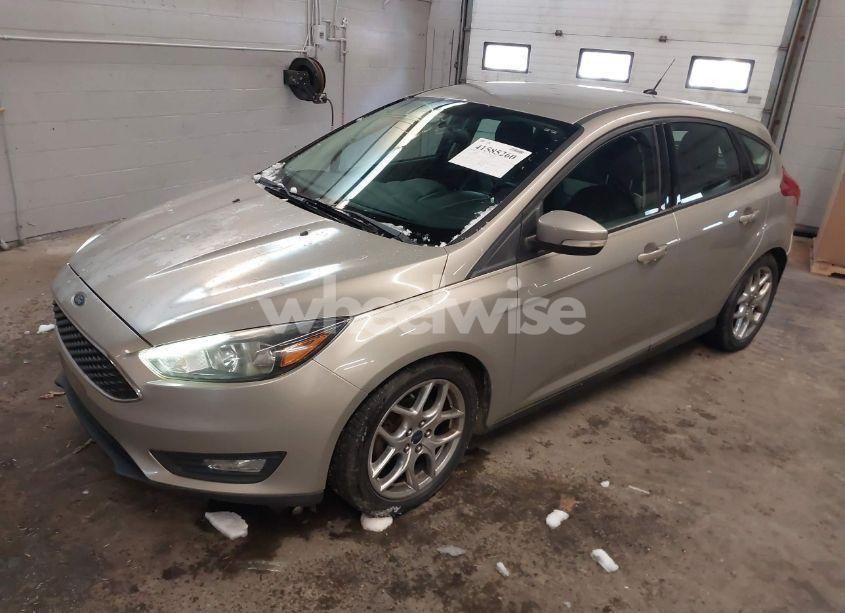 Photo 2 of 2015 Ford Focus SE (VIN 1FADP3K28FL336117)