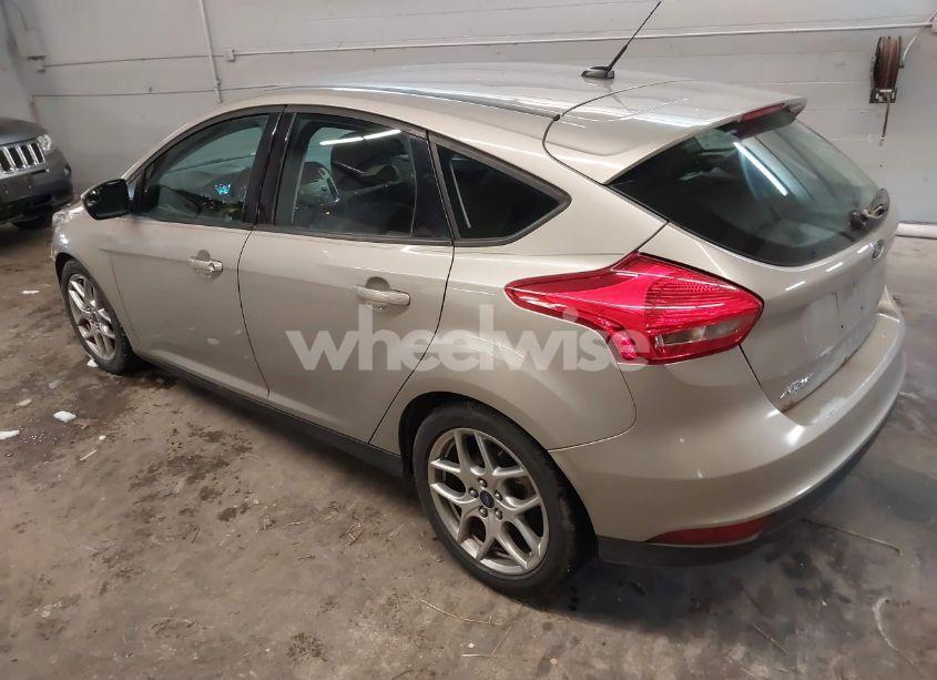 Photo 3 of 2015 Ford Focus SE (VIN 1FADP3K28FL336117)