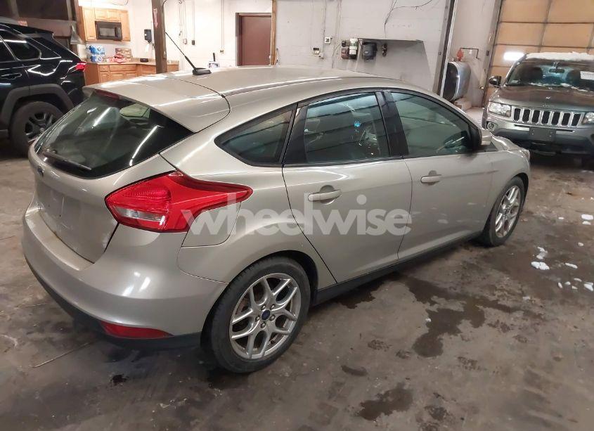 Photo 4 of 2015 Ford Focus SE (VIN 1FADP3K28FL336117)