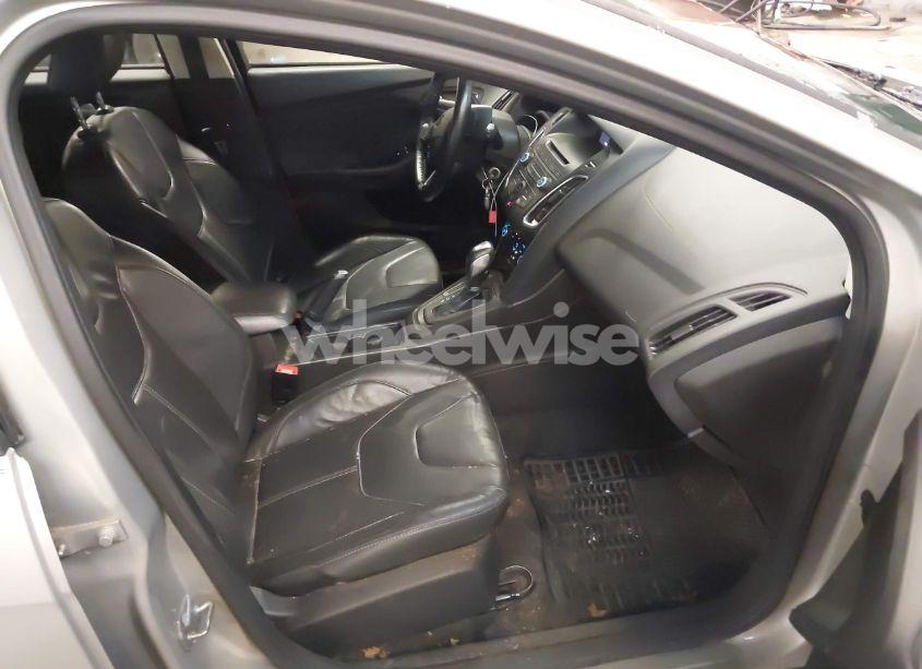 Photo 5 of 2015 Ford Focus SE (VIN 1FADP3K28FL336117)