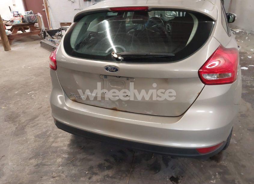 Photo 6 of 2015 Ford Focus SE (VIN 1FADP3K28FL336117)