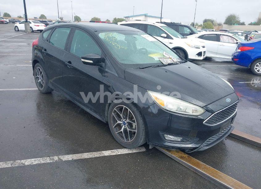 2015 Ford Focus SE (VIN 1FADP3K28FL348882) main photo