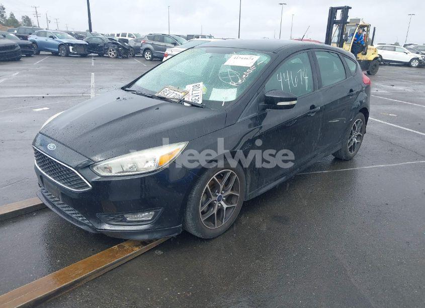 Photo 2 of 2015 Ford Focus SE (VIN 1FADP3K28FL348882)