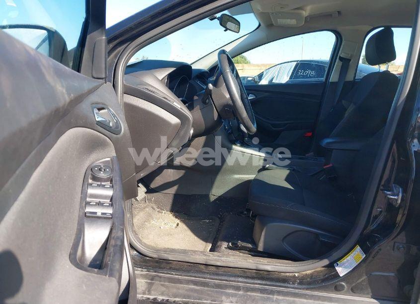 Photo 5 of 2015 Ford Focus SE (VIN 1FADP3K28FL348882)