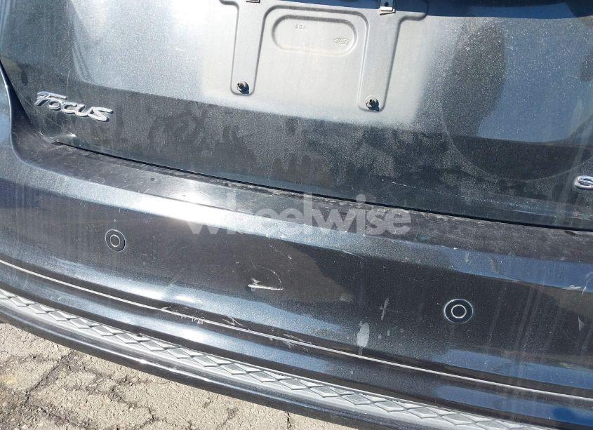 Photo 6 of 2015 Ford Focus SE (VIN 1FADP3K28FL348882)