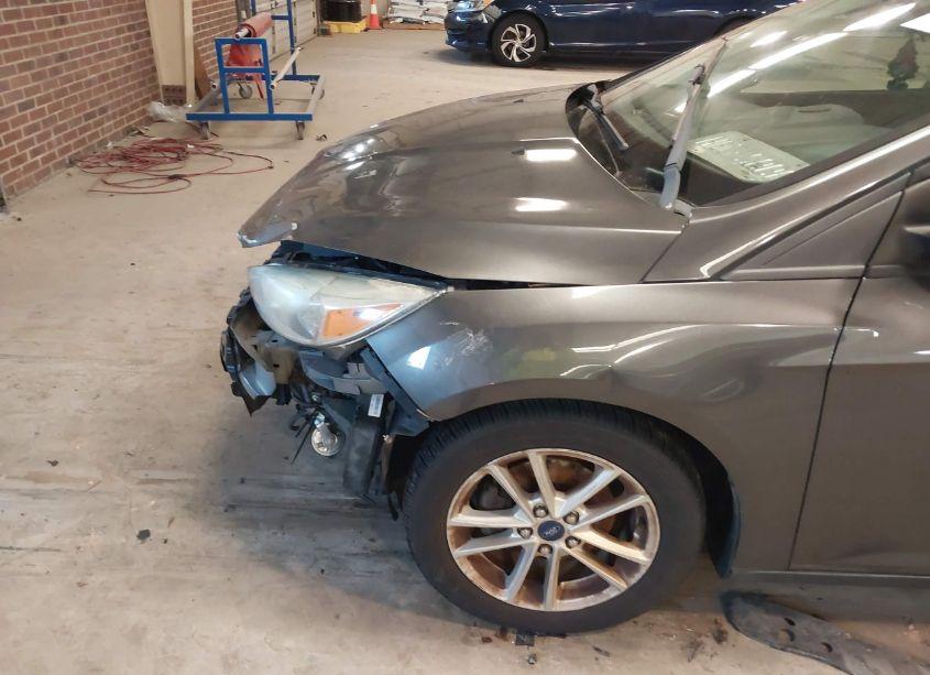 Photo 16 of 2015 Ford Focus SE (VIN 1FADP3K28FL351393)