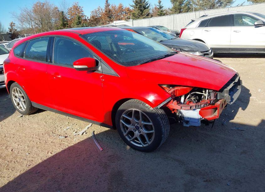 2015 Ford Focus SE (VIN 1FADP3K28FL355248) main photo