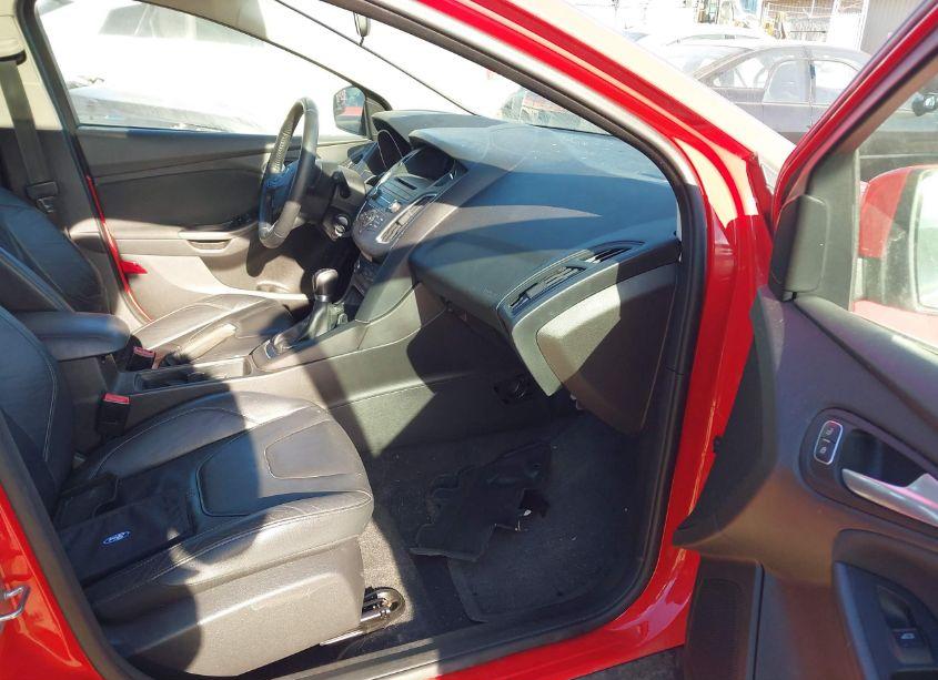 Photo 5 of 2015 Ford Focus SE (VIN 1FADP3K28FL355248)