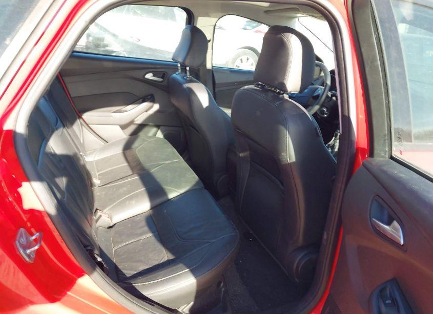 Photo 8 of 2015 Ford Focus SE (VIN 1FADP3K28FL355248)