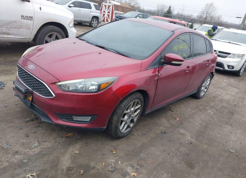 Photo 2 of 2015 Ford Focus SE (VIN 1FADP3K28FL356139)